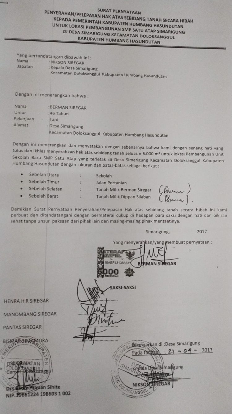 Surat penyerahan lahan/ tanah untuk pembangunan SMPN5 satu atap Simarigung, Kabupaten Humbahas, Sabtu (26/11).
