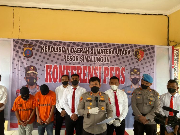 Kapolres Simalungun, AKBP. Ronald FC Sipayung saat pimpin konferensi pers, Rabu (30/11).
