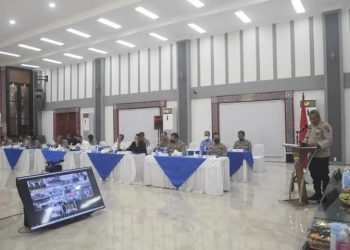 Karo Ops Polda Sumut, Kombes. Pol. Desman Sujaya Tarigan SH saat rapat teknis lintas sektoral pengamanan Nataru, Senin (19/12).