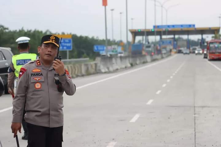 Kapolda Sumut, Irjen Panca saat tinjau jalan tol Tebing - Indrapura, Selasa (20/12).