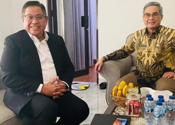 Kadis Pertanian Dairi, Robot Simanullang saat bersama Wakil Menteri Pertanian, Harvick Hasnul Qolbi, Jumat (2/12).