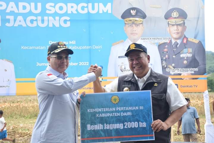 Wakil Menteri Pertanian, Harvick Hasnul Qolbi bersama Bupati Dairi Eddy Berutu, Rabu (14/12).