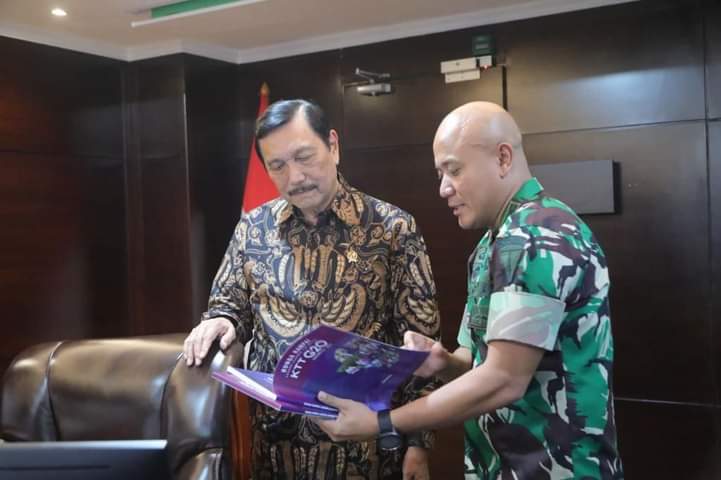 Luhut Binsar Pandjaitan bersama Letkol Dedy Corbuzier, Sabtu (17/12).