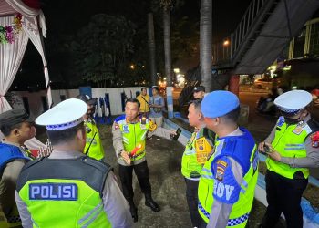Kapolresta Deliserdang, Kombes. Pol. Irsan Sinuhaji SIK, MH saat langsung meninjau Pos PAM, Pos Yan dan Pos Terpadu Ops Lilin Toba 2022, Jumat malam (23/12).