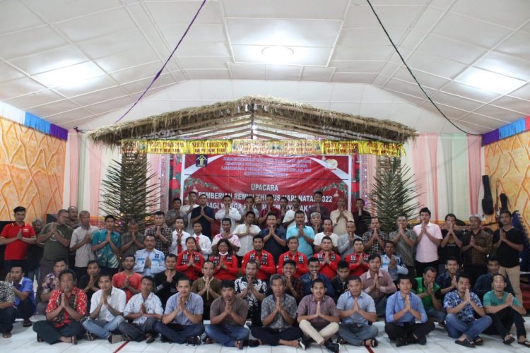 Lapas Klas IIB Sibotongborong saat foto bersama, Minggu (25/12).
