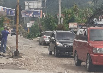 Kondisi jalan Tarutung - Sipahutar, Kamis (29/12).