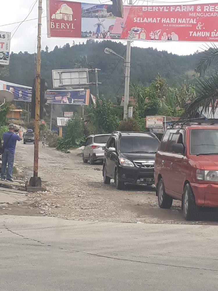 Kondisi jalan Tarutung - Sipahutar, Kamis (29/12).