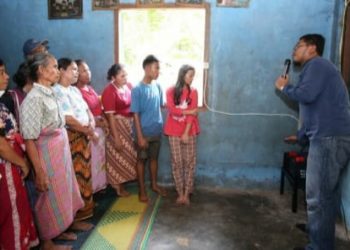 PT. Inalum saat gelar pelatihan dan perwatan listrik tenaga surya kepada warga penerima bantuan, Selasa (20/12).