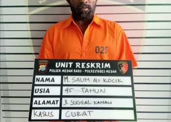 Tersangka Kocok saat diamankan di Mapolsek Medan Baru, Sabtu (7/1).