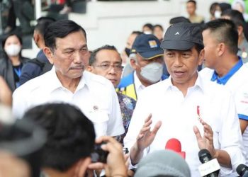 Presiden RI, Jokowi bersama Luhut Binsar Pandjaitan, Minggu (15/1).