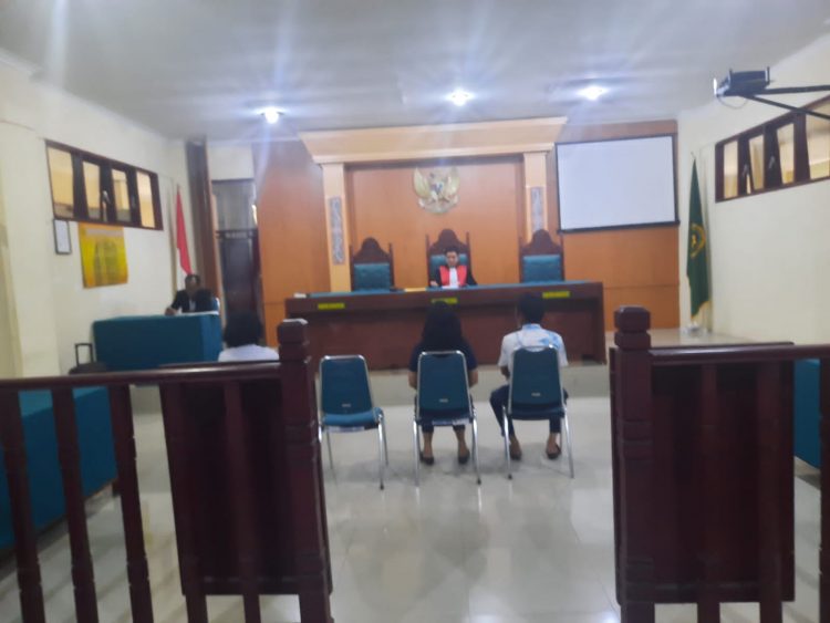 Sidang perdana kasus penganiayaan yang dilakukan Bendahara Satpol PP Taput kepada warga, Jumat (20/1).