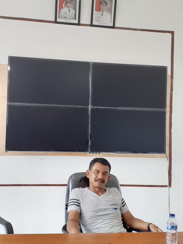 Djonggi Napitupulu ipar korban JFS saat meminta Kapolres Toba segera keluarkan LP Dumas, Jumat (20/1).