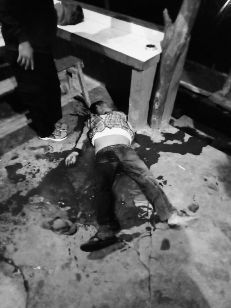 Jasat Marudut Nainggolan bersimbah darah ditemukan tergeletak diwarung pemancingan Sitinjo, Sabtu (21/1).