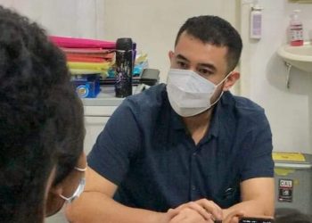 dr. Riko saat memberikan edukasi kepada ibu hamil di RSUD Sidikalang, Jumat (10/2).