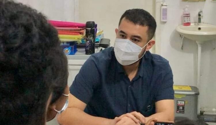 dr. Riko saat memberikan edukasi kepada ibu hamil di RSUD Sidikalang, Jumat (10/2).