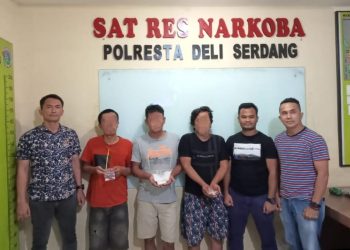 Tiga orang pengedar sabu saat diamankan di Kapolresta Deliserdang, Sabtu (18/2).