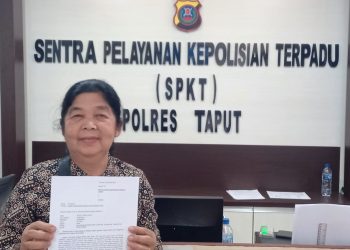 Radot br Simatupang saat buat LP di Polres Taput, Rabu silam (8/2).