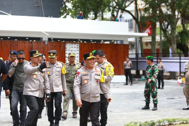 Kapolda Sumut, Irjen Panca saat tinjau kesiapan penyambutan F1- Powerboad di Balige, Minggu (19/2).