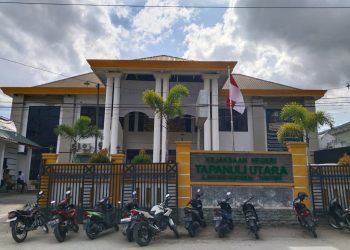 Kejaksaan Negeri Taput tetapkan Waston Saragih tersangka korupsi dana BOS, Senin (20/2).