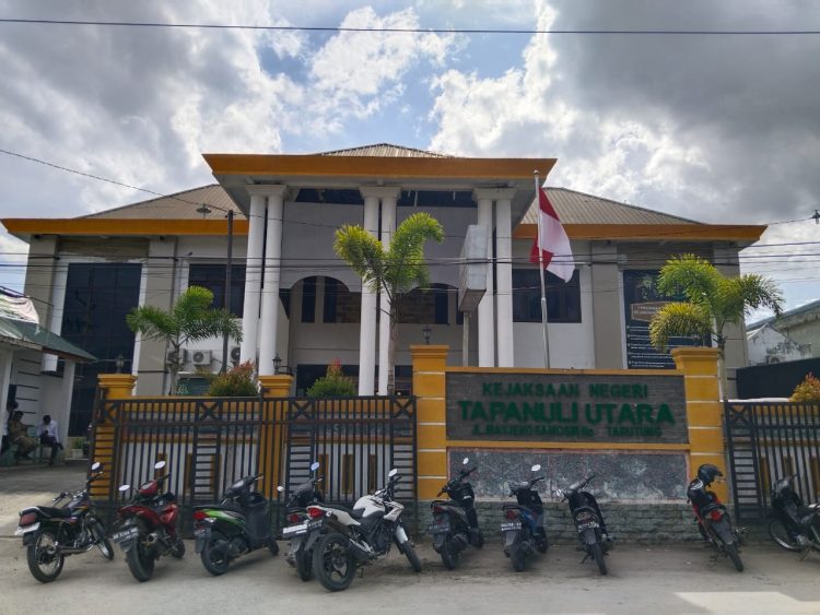 Kejaksaan Negeri Taput tetapkan Waston Saragih tersangka korupsi dana BOS, Senin (20/2).