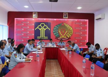 Karutan Kelas Insecta Tanjung Gusta, Nimrot S saat pimpin rapat, Senin (20/2).