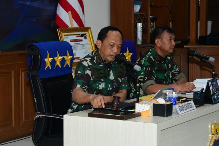 Danpushidrosal, Laksamana Madya TNI Nurhidayat saat buka rapat staf dan komando, Selasa (21/2).
