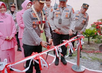 Kapolres OKU Timur, AKBP. Dwi saat kunjungan kerja di Polsek Belitang III, Kamis (23/2).