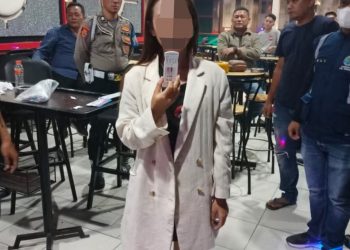 Seorang wanita pengunjung cafe positif pengguna ekstasi, Jumat (24/2).