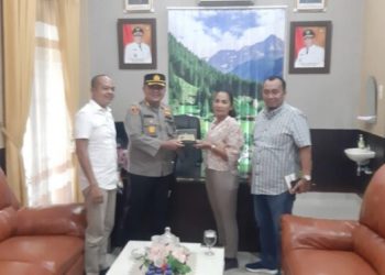 Kapolres Langkat, AKBP. Faisal bersama Ketua DPRD didampingi Wakil Ketua DPRD Langkat saat silaturahmi, Jumat (24/2).