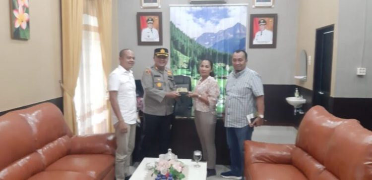 Kapolres Langkat, AKBP. Faisal bersama Ketua DPRD didampingi Wakil Ketua DPRD Langkat saat silaturahmi, Jumat (24/2).