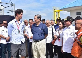 Luhut Binsar Pandjaitan saat pembukaan F1 Powerboat Danau Toba di Balige, Kabupaten Toba - Sumut, Jumat (24/2).