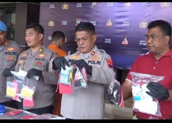 Wakapolres Batang, Kompol Rahardaja saat pimpin konferensi pers, Senin (27/2).