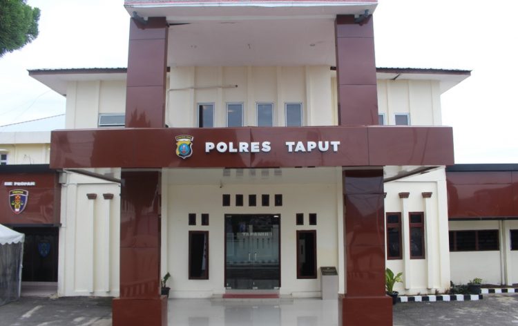 Kantor Polres Taput, Senin (27/2).