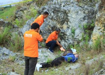 Tim Polisi saat kembali uji TKP penemuan mayat Bripka Arfan Saragih, Minggu (26/3).