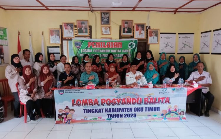 Tim penilai posyandu balita saat kunjungan ke posyandu Desa Senu Marga, Rabu (1/3).