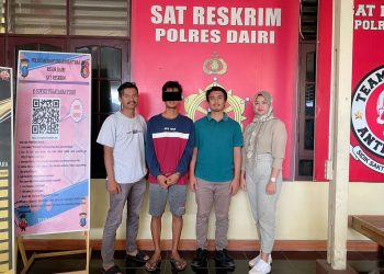 Tersangka, AR saat diamankan di Mapolres Dairi, Selasa (1/3).