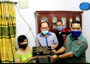 Ketua DPD Humatob bersama Almarhum Asner Silalahi, Kamis (2/3).