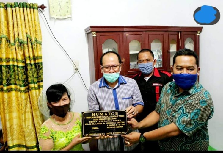 Ketua DPD Humatob bersama Almarhum Asner Silalahi, Kamis (2/3).