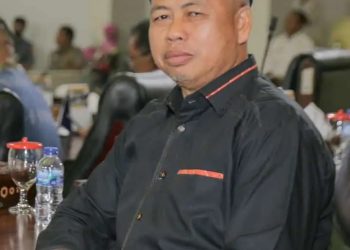Ketua Fraksi PKS Anggota DPRD Kepri, Hanafi Ekra S.Ag, M.Pd  saat penceramah di Masjid An- Nur Bintan, Jumat (3/3).