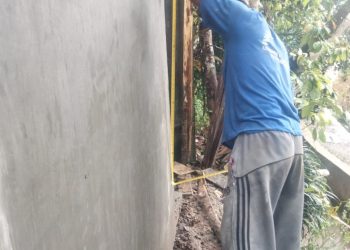 Bangunan SPALD- S di Nagori Bosar, Kecamatan Paombean Pane yang belum selesai dikerjakan, Jumat (10/3).