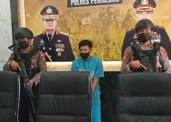 Tersangka, KA saat diamankan di Mapolres Pemalang, Senin (13/3).