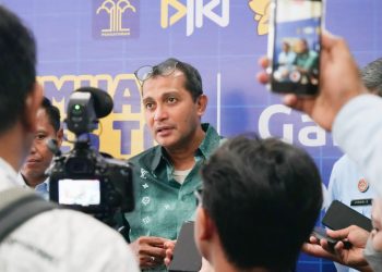 Wamenkumham, Edward Omar Sharif Hiariej saat memebeikan keterangan terkit pengaduan IPW, Selasa (14/3).