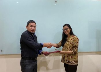 Ketua Umum DPP SPRI, Heintje Mandagi dan Country Manager PT Advert MI Tinu Sicara saat tanda tangan MoU kerjasama, Rabu (15/3).