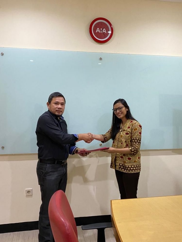 Ketua Umum DPP SPRI, Heintje Mandagi dan Country Manager PT Advert MI Tinu Sicara saat tanda tangan MoU kerjasama, Rabu (15/3).