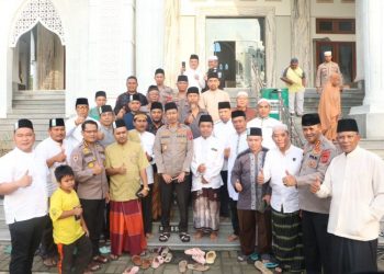 Wakapolda Sumut, Brigjen. Pol. Drs. Jawari SH, MH saat melaksanakan safari Subuh, Jumat pagi (24/3). 