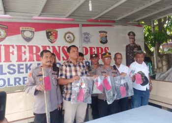 kapolsek Medan Area, Kompol Ali saat pimpin konferensi pers pengungkapan pembunuhan WTJ, Minggu (26/3).