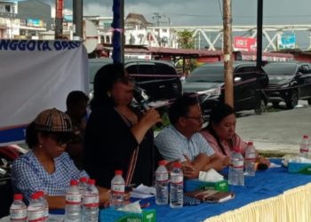 Wakil Ketua DPRD Taput, Fatimah Hutabarat saat reses di Tarutung, Minggu (12/3).