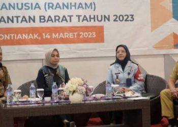 Hajerati saat menjadi narasumber di Kalimantan Barat, Selasa (14/3).