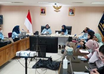 Plt. Direktur Instrumen HAM, Hajerati saat pimpin rapat IHAMI bersama Kementerian dan Lembaga lainya, Senin (27/3).
