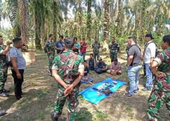Personil Polres Labuhanbatu bersama Kodim 0209/LB saat menangkap ke empat tersangka, Sabtu (1/4).